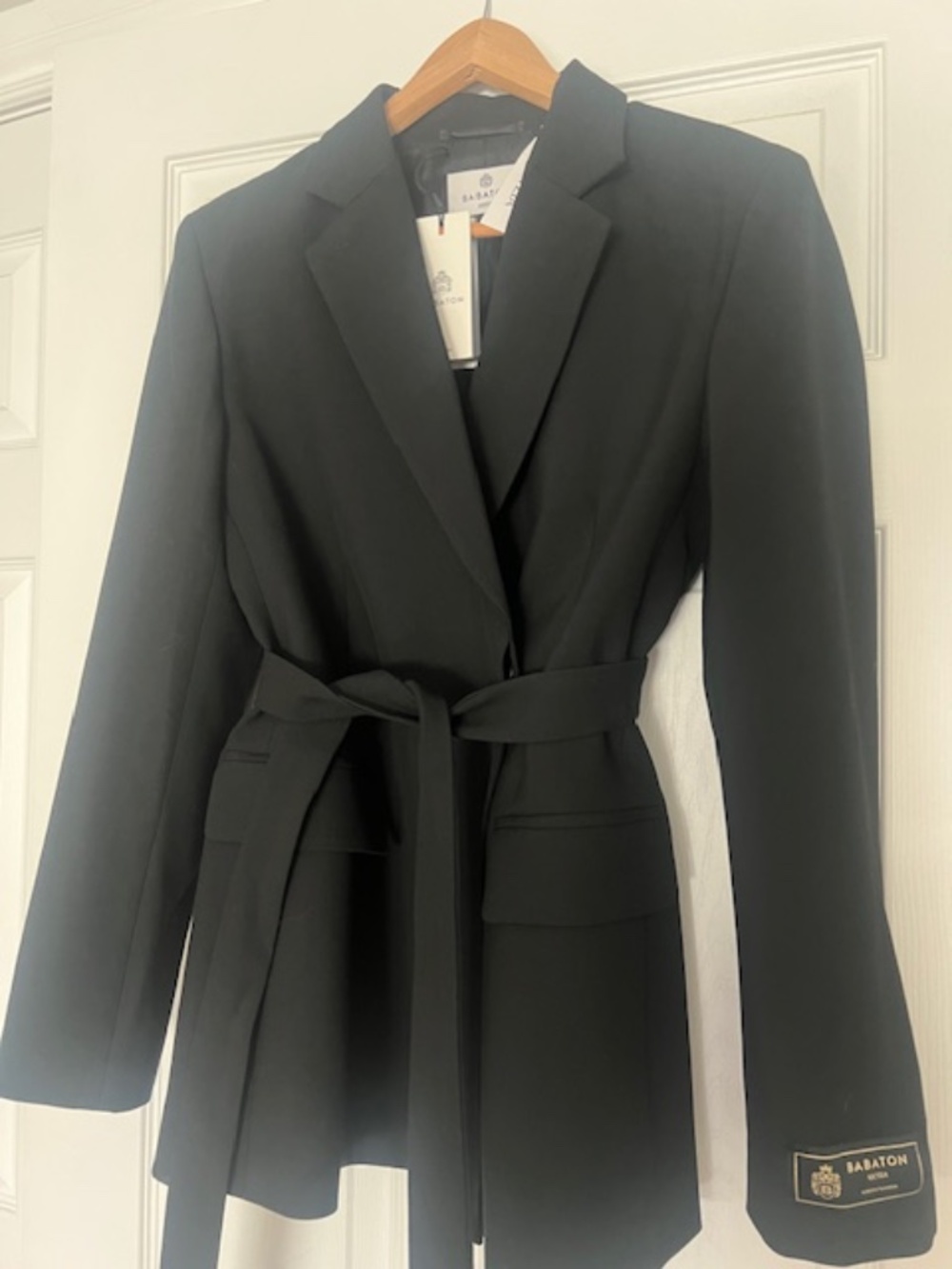 Aritzia Babaton Innovate Blazer NWT Black